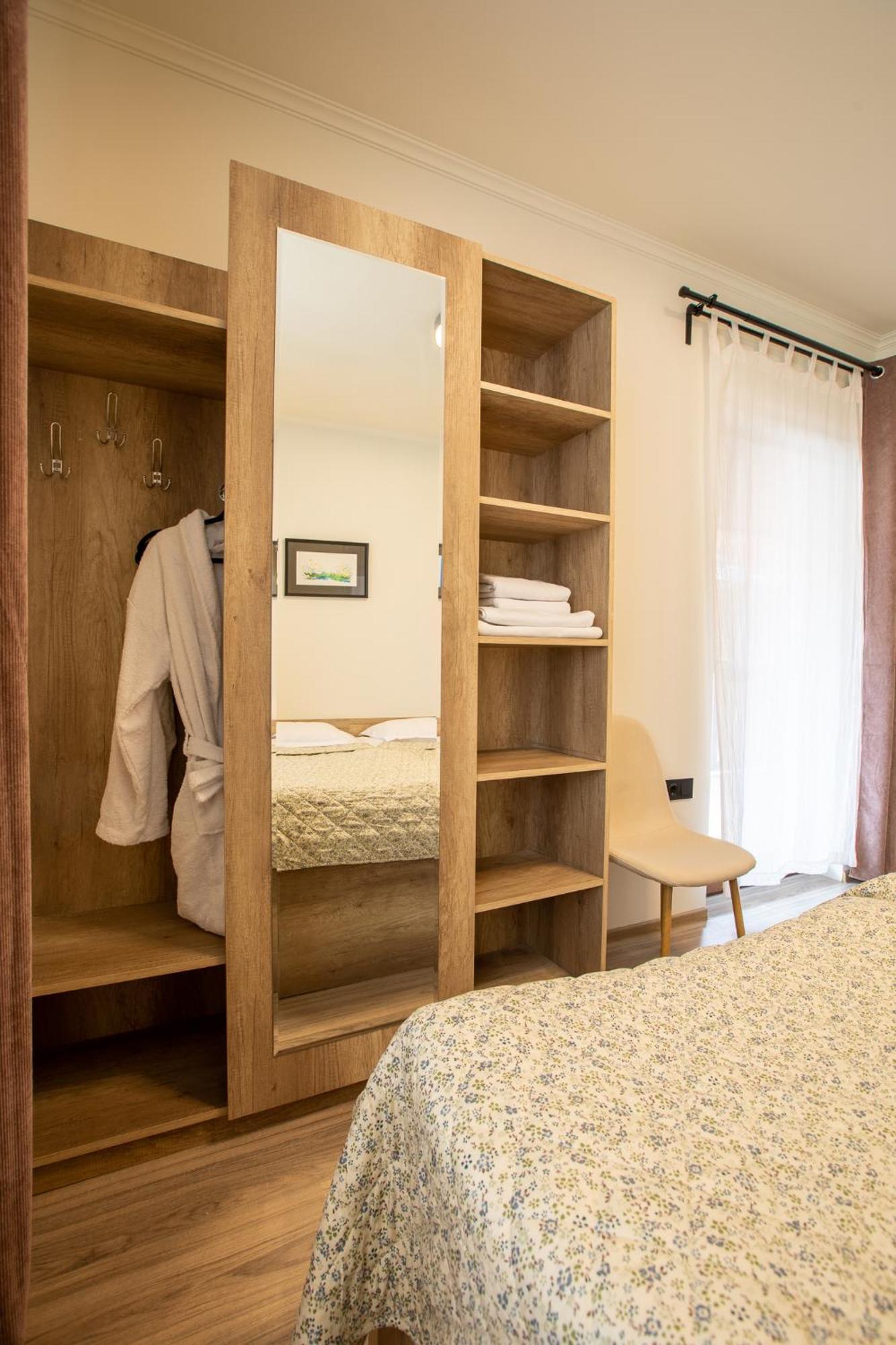 La Maison Mestia Luaran gambar