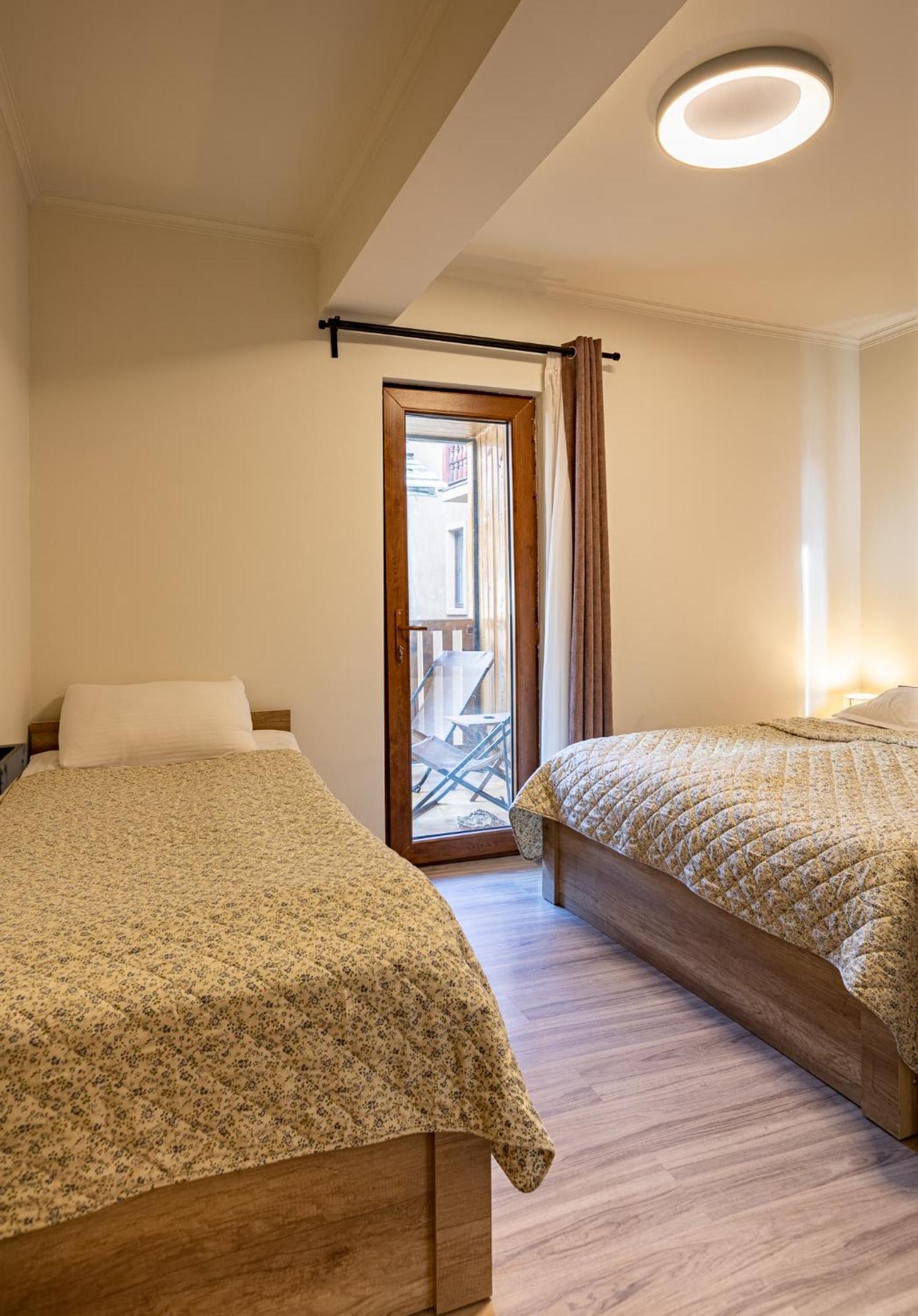 La Maison Mestia Luaran gambar