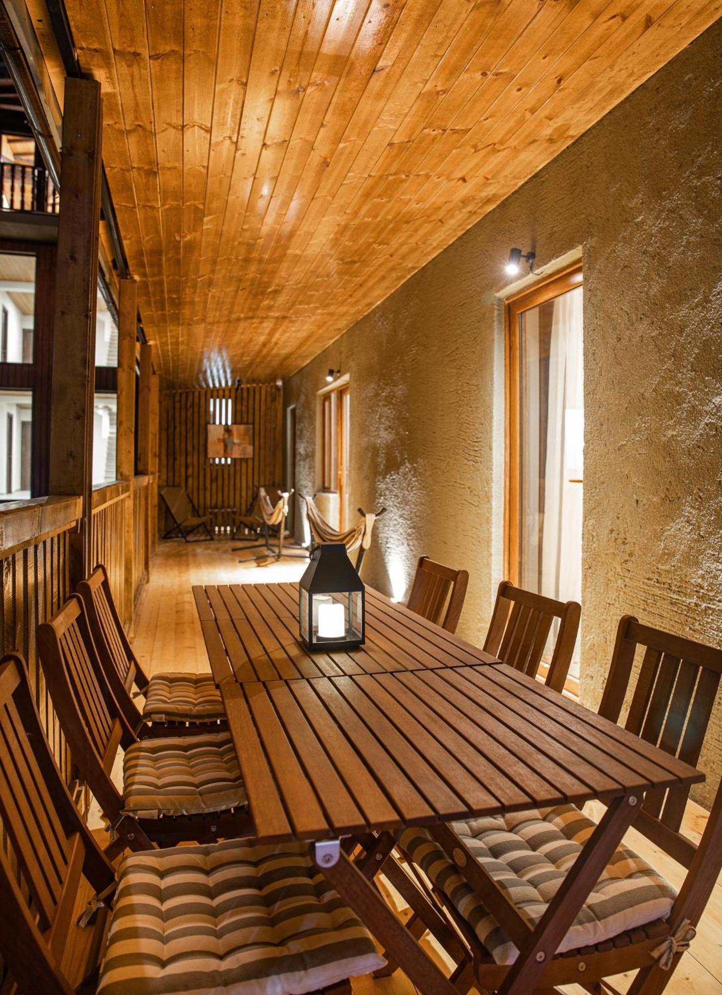 La Maison Mestia Luaran gambar
