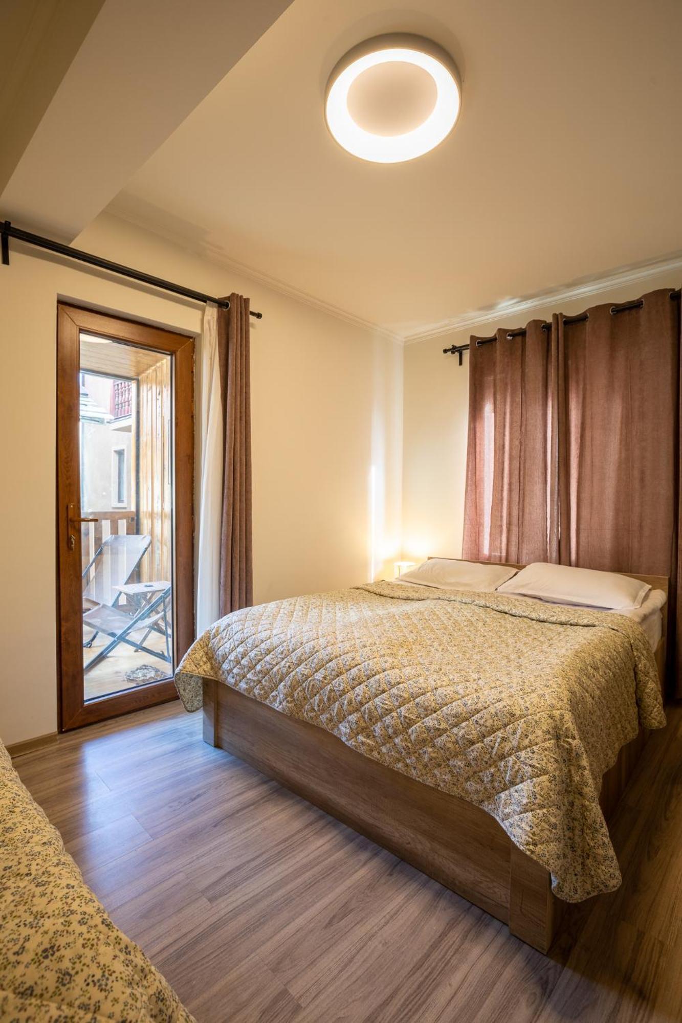 La Maison Mestia Luaran gambar