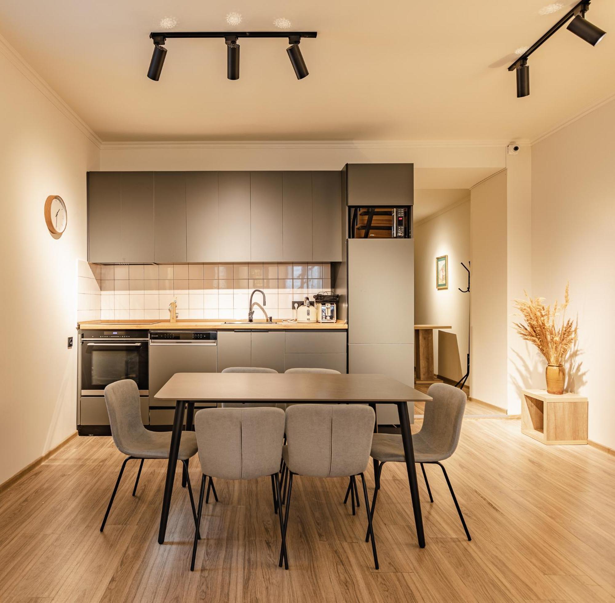 La Maison Mestia Luaran gambar
