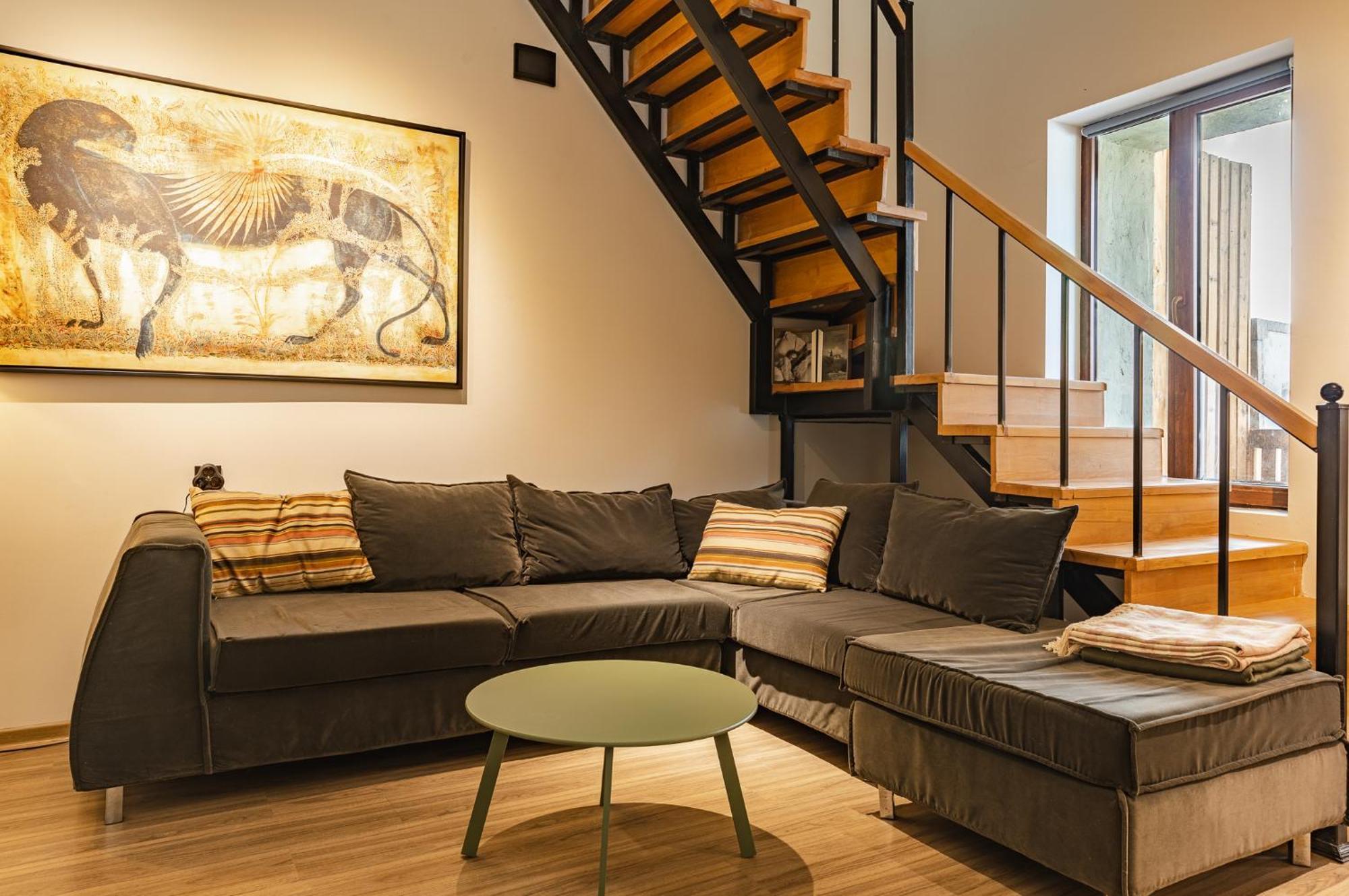 La Maison Mestia Luaran gambar